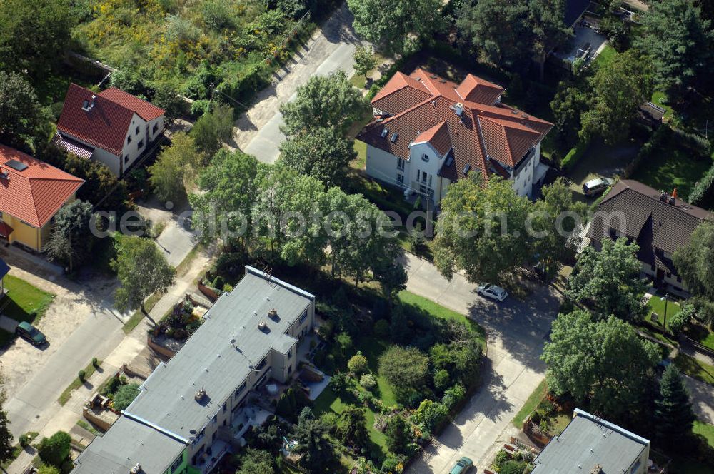 Aerial image Berlin - Blick auf das Wohnhaus an der Dirschauer Strasse 2 in 12623 Berlin-Mahlsdorf, dem Sitz der Agentur euroluftbild.de