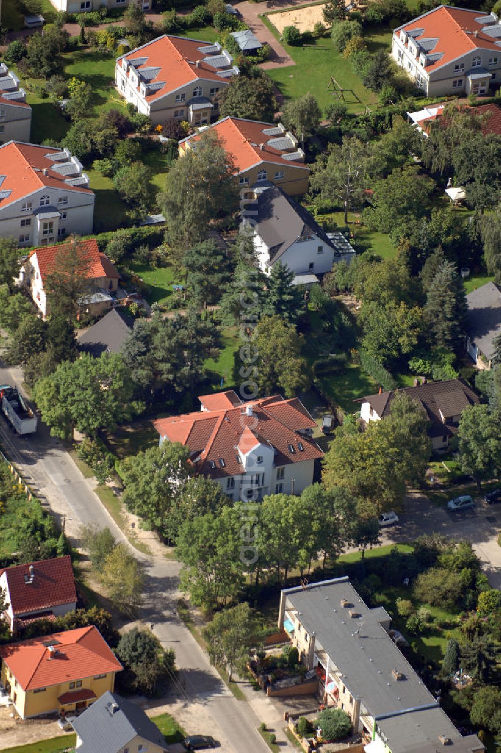 Aerial image Berlin - Blick auf das Wohnhaus an der Dirschauer Strasse 2 in 12623 Berlin-Mahlsdorf, dem Sitz der Agentur euroluftbild.de