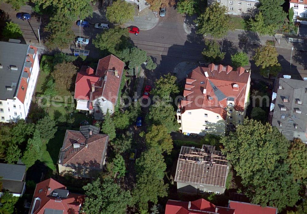 Aerial image Berlin-Karlshorst - Blick auf das Wohngebiet Ehrlichstraße Ecke Stühliger Straße in Berlin-Karlshorst