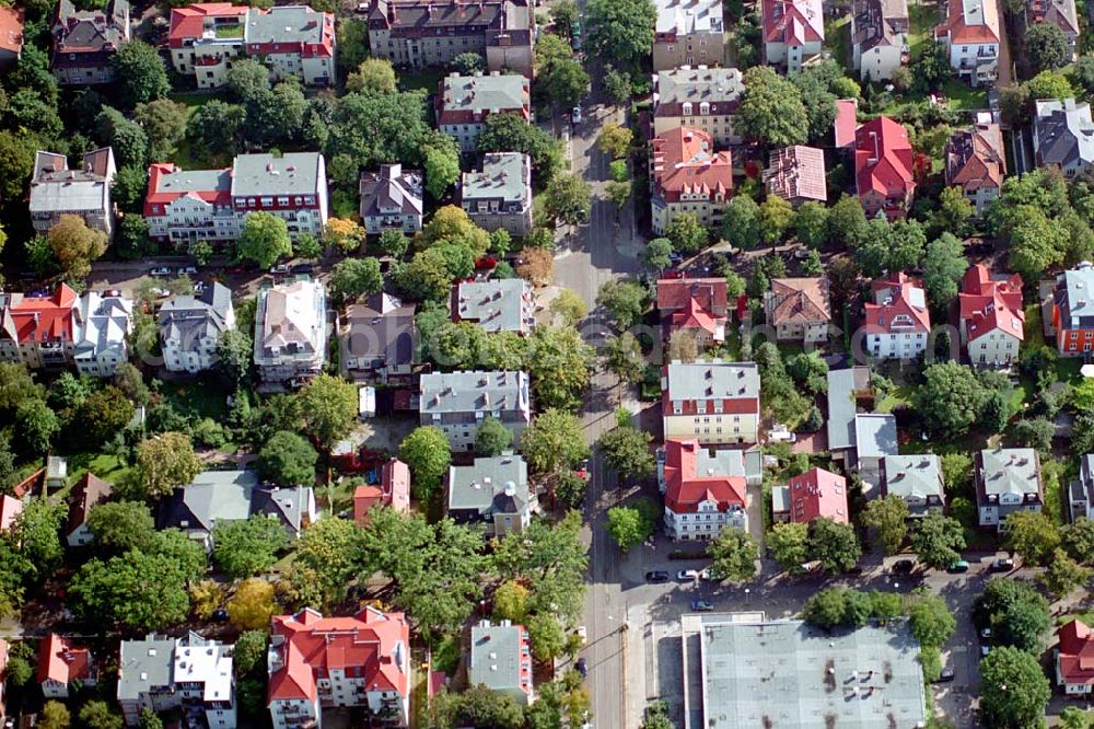 Aerial image Berlin-Karlshorst - Blick auf das Wohngebiet Ehrlichstraße Ecke Stühliger Straße in Berlin-Karlshorst