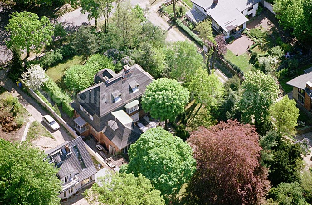 Potsdam / Brandenburg from the bird's eye view: Wohnhaus der Fam. Gebser in der Rosa-Luxemburg-Str. 21 in Potsdam - Babelsberg Datum: 05.05.03