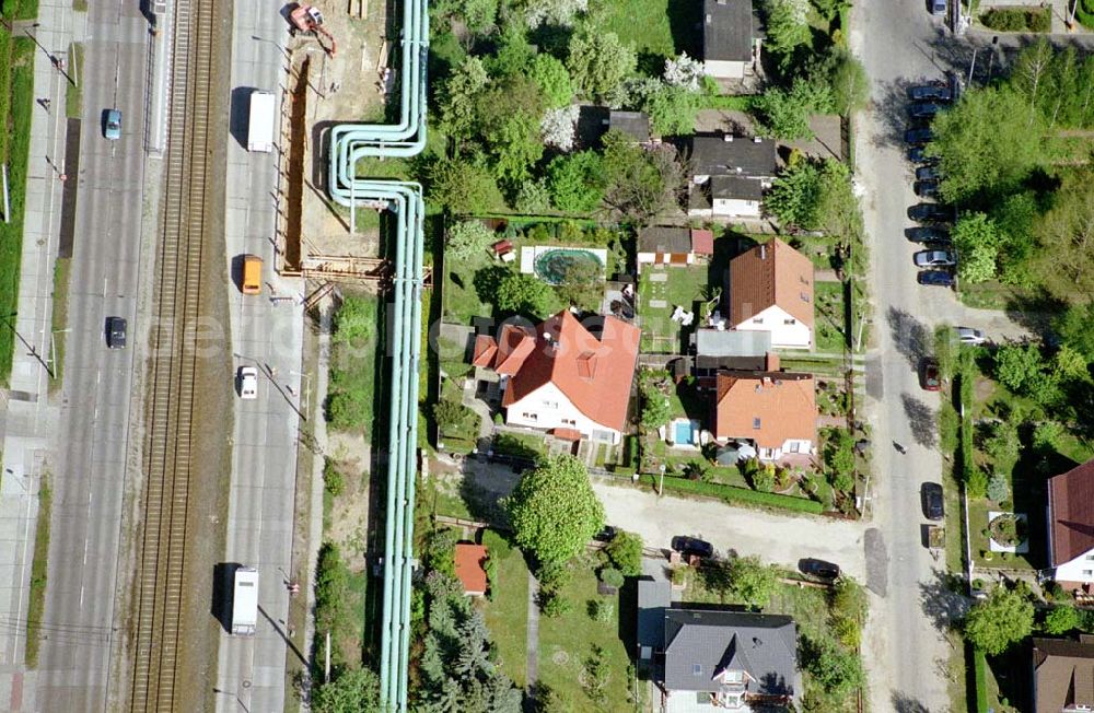 Berlin - Hohenschönhausen from the bird's eye view: Wohnhaus der Familie Günter Schob an der Rhinstraße in Berlin - Hohenschönhausen.