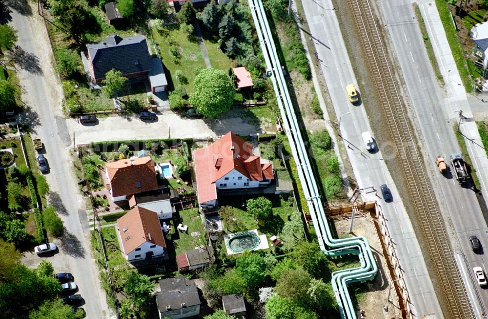 Berlin - Hohenschönhausen from the bird's eye view: Wohnhaus der Familie Günter Schob an der Rhinstraße in Berlin - Hohenschönhausen.