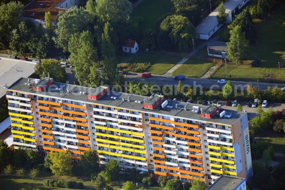 Berlin Biesdorf from the bird's eye view: Dwelling house at Kornmandelweg in the district Biesdorf in Berlin