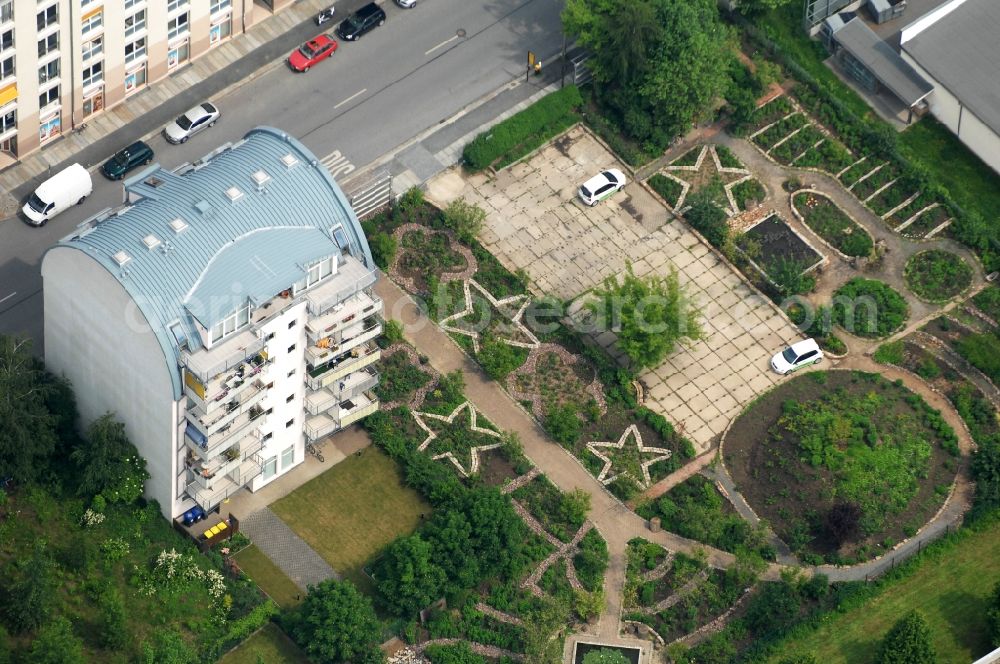 Aerial photograph Dresden - Residential building with gardens at the Pfotenhauerstrasse in the district Lockwitz of Dresden in Saxony