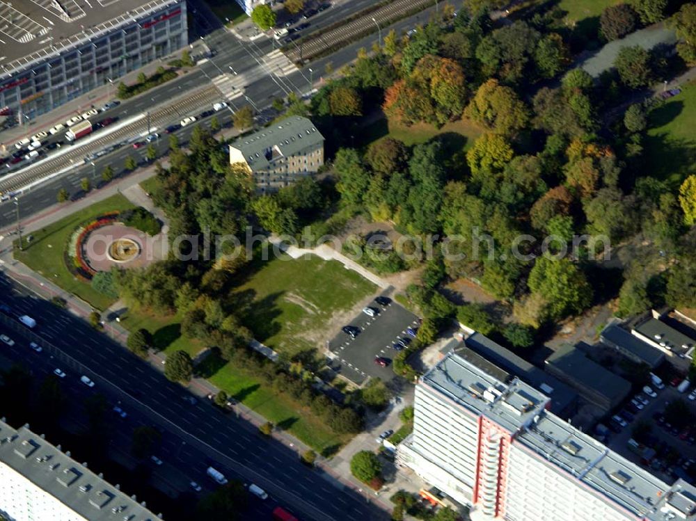 Aerial image Berlin - 13.10.2004 Blick auf ein Wohnhaus der Howoge in der Frankfurter Allee in Berlin-Lichtenberg.