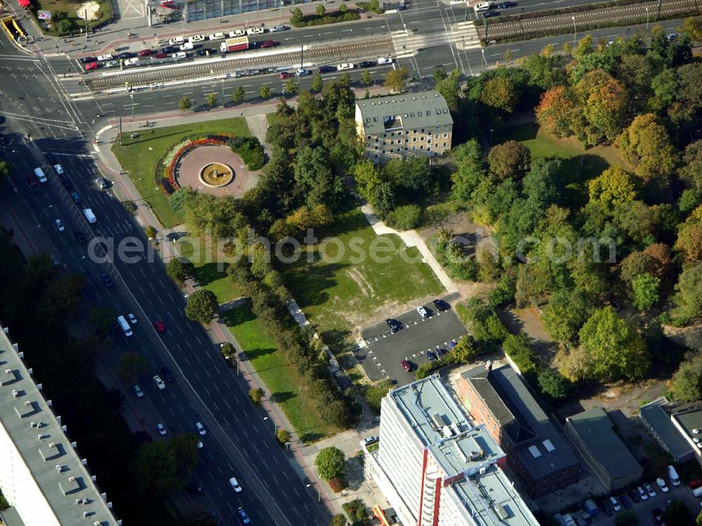 Aerial photograph Berlin - 13.10.2004 Blick auf ein Wohnhaus der Howoge in der Frankfurter Allee in Berlin-Lichtenberg.