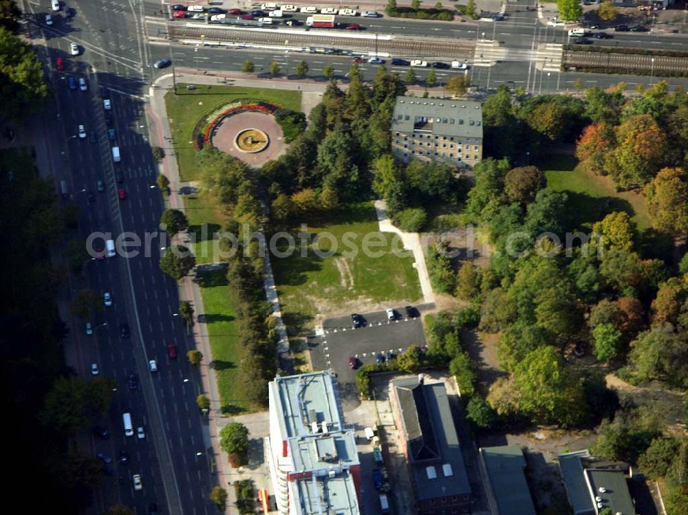 Berlin from above - 13.10.2004 Blick auf ein Wohnhaus der Howoge in der Frankfurter Allee in Berlin-Lichtenberg.