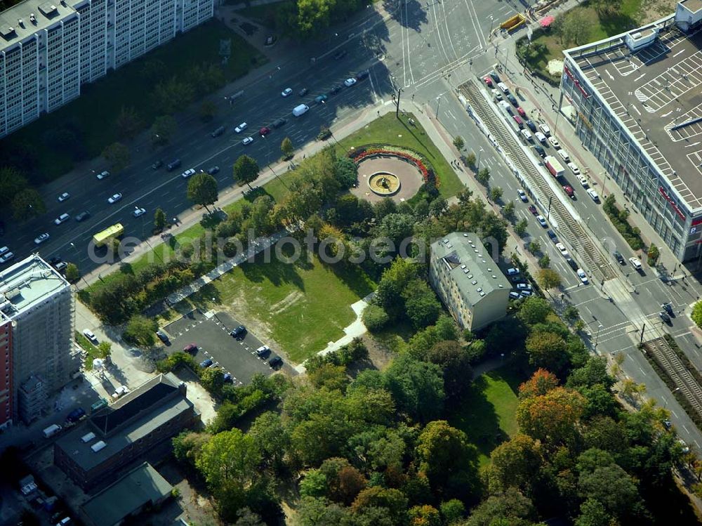 Aerial image Berlin - 13.10.2004 Blick auf ein Wohnhaus der Howoge in der Frankfurter Allee in Berlin-Lichtenberg.