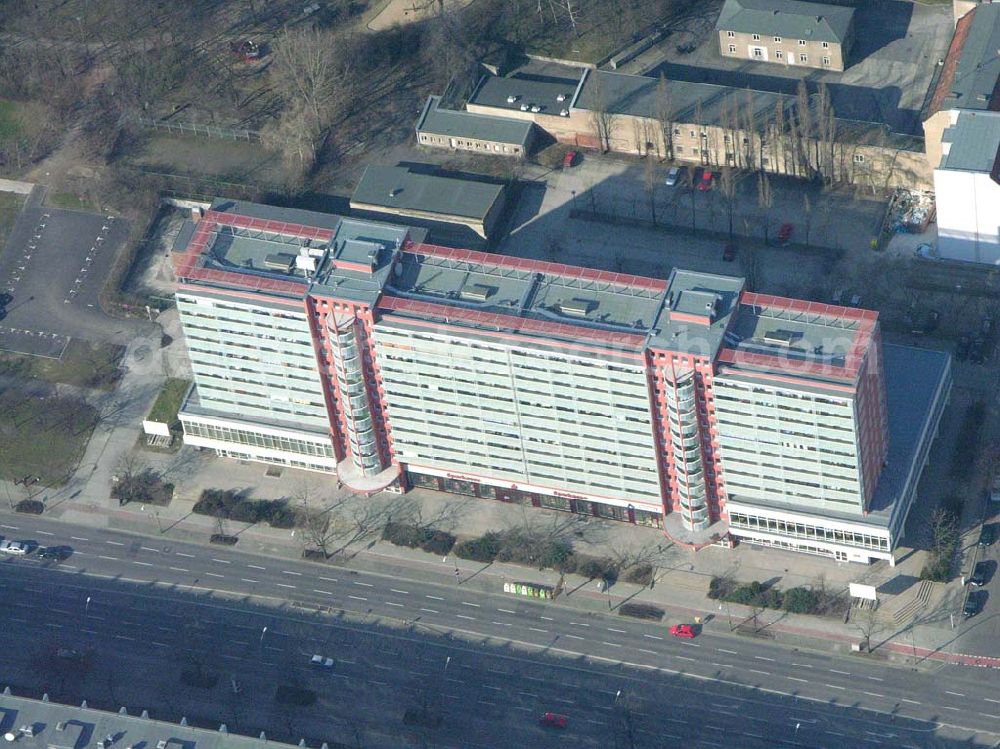 Berlin Lichtenberg from the bird's eye view: Wohnhaus der HOWOGE an der Frankfurter-Allee in Berlin Lichtenberg