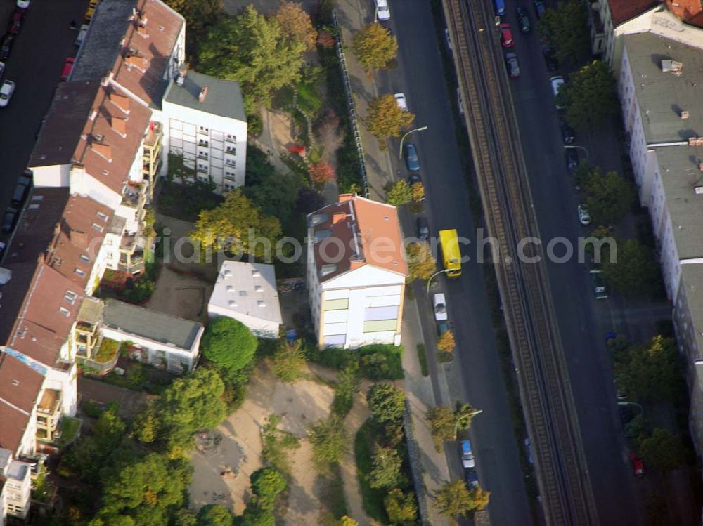 Berlin-Kreuzberg from above - 05.10.2004 Wohnhaus in der Skalitzer Straße 114 in Berlin-Kreuzberg der Firmengruppe Bozkurt.