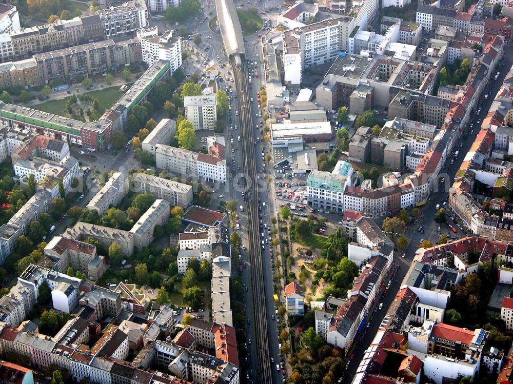 Aerial photograph Berlin-Kreuzberg - 05.10.2004 Wohnhaus in der Skalitzer Straße 114 in Berlin-Kreuzberg der Firmengruppe Bozkurt.