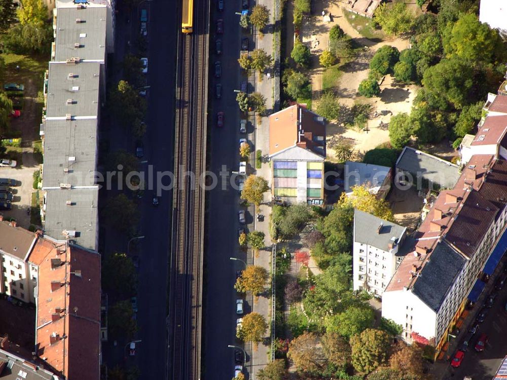 Berlin from above - 05.10.2004 Wohnhaus in der Skalitzer Straße 114 in Berlin-Kreuzberg der Firmengruppe Bozkurt.