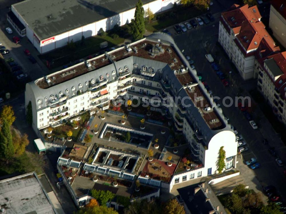 Berlin- Lichtenberg from above - 20.10.2004 Blick auf ein Wohnhaus an der Gotliedestr./ Wotanstr. in Berlin-Lichtenberg.