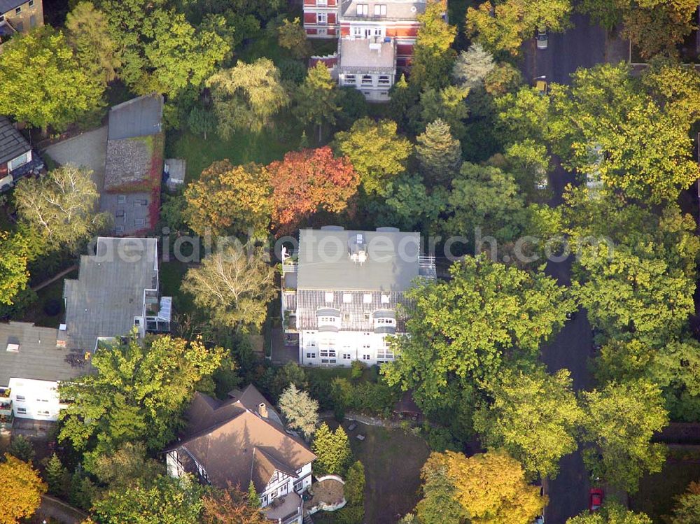 Lichtenrade from the bird's eye view: 05.10.2004 Wohnhaus in Lichtenrade in der Morgensternstr. 9, 10967 Berlin.