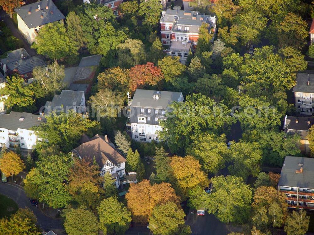 Lichtenrade from the bird's eye view: 05.10.2004 Wohnhaus in Lichtenrade in der Morgensternstr. 9, 10967 Berlin.