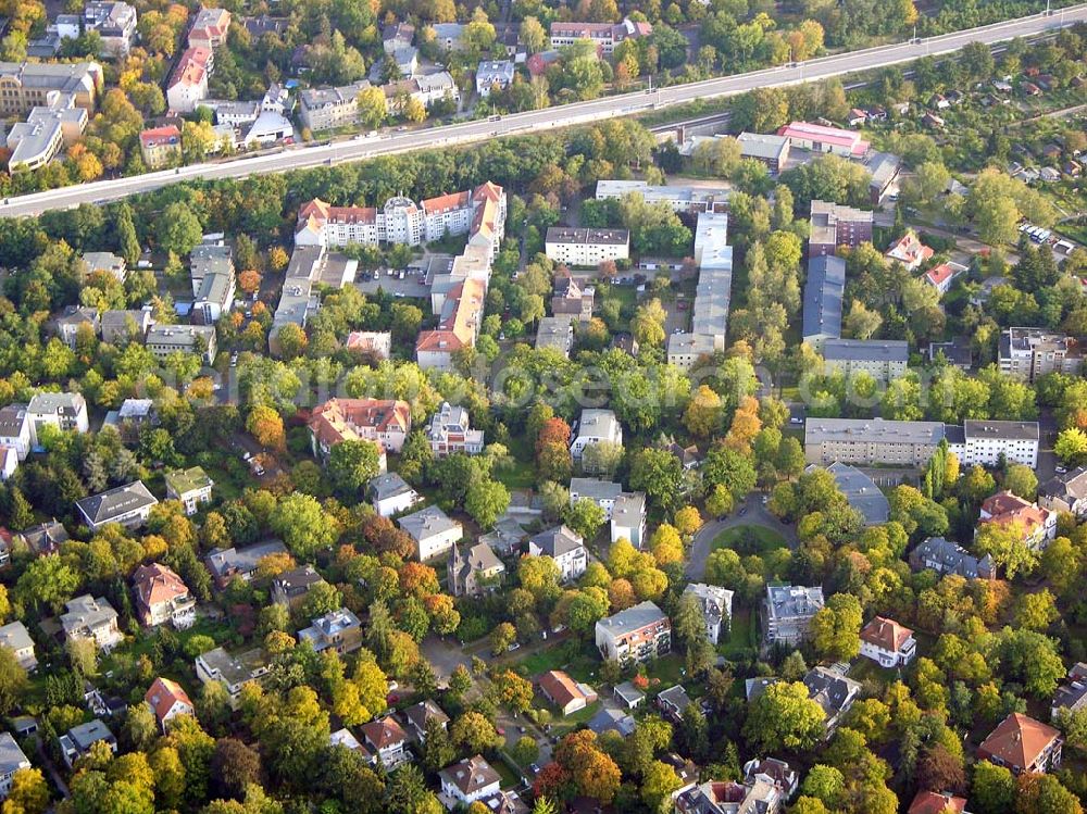 Lichtenrade from the bird's eye view: 05.10.2004 Wohnhaus in Lichtenrade in der Morgensternstr. 9, 10967 Berlin.