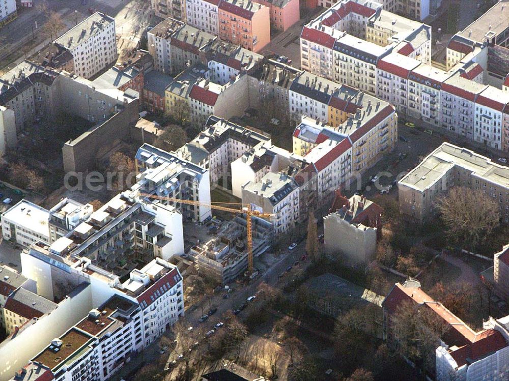 Aerial image Berlin - Friedrichshain - 09.01.2005 Berlin/Neubau eines Wohnhauses in Berlin Friedrichshain (Nähe Karl-Marx Allee).