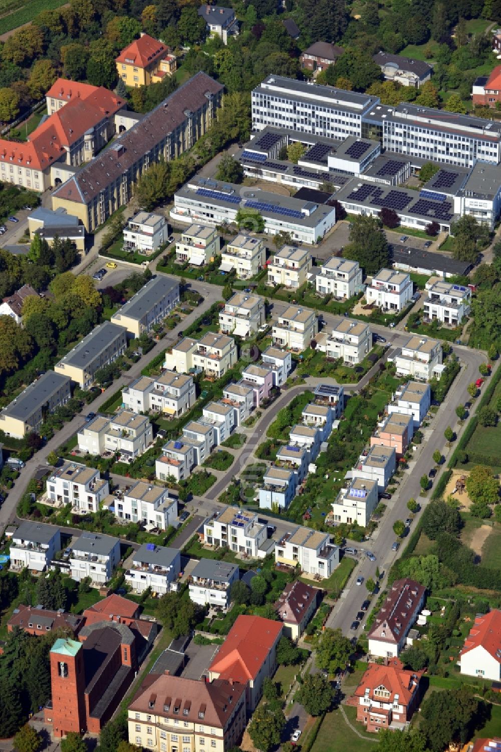 Berlin Dahlem from the bird's eye view: House - residential development area of cds Berlin GmbH at the Otto Appel Street / Edwin Redslob in Berlin - Dahlem