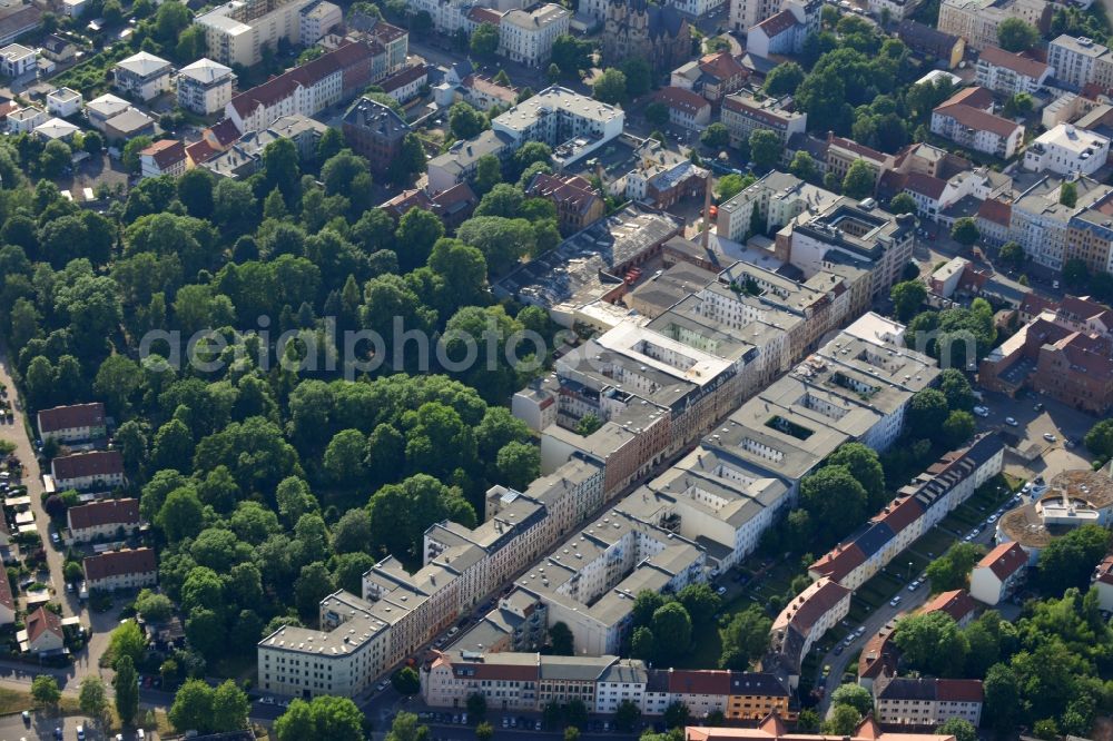 Magdeburg from the bird's eye view: Living house building line along the Heidestrasse in Magdeburg in the state Saxony-Anhalt