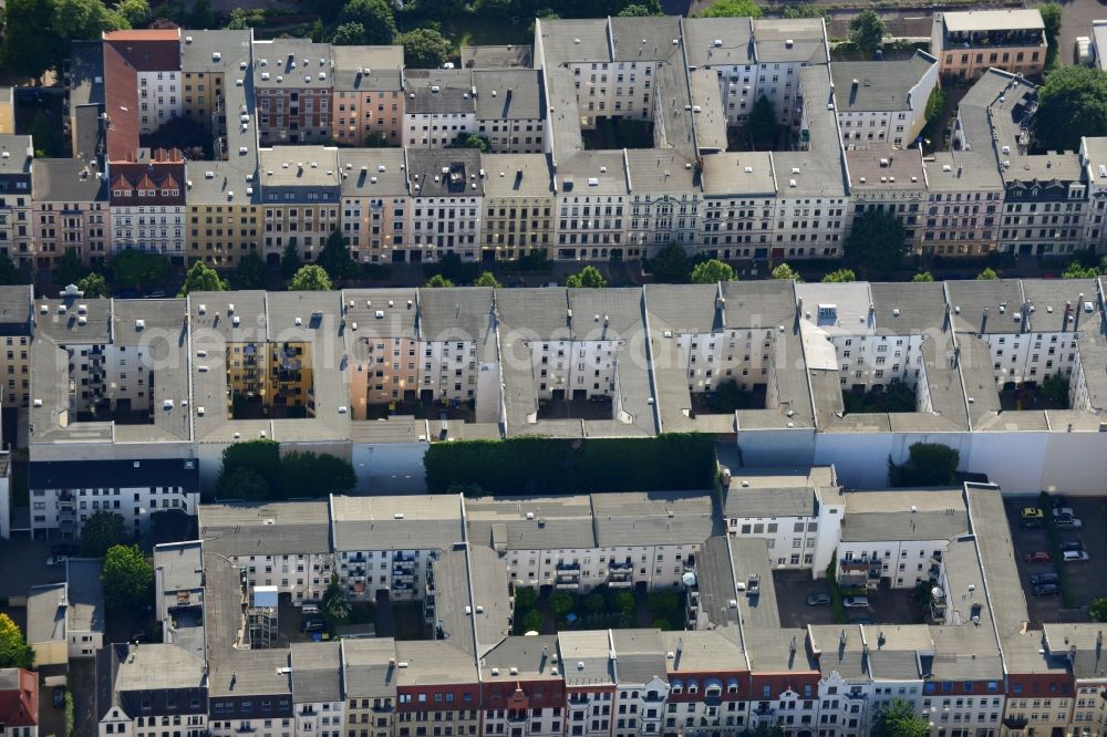 Magdeburg from above - Living house building line along the Heidestrasse in Magdeburg in the state Saxony-Anhalt