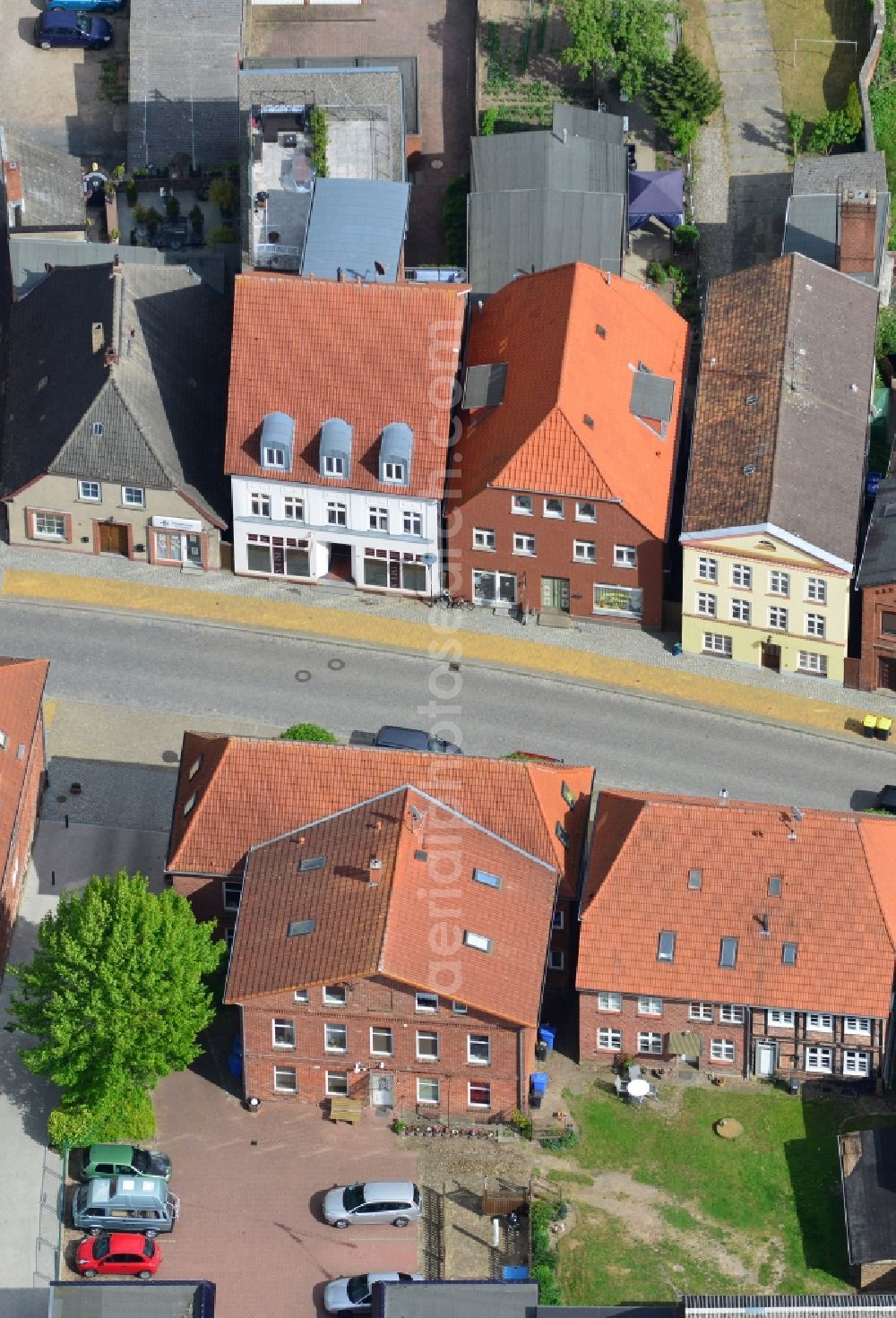 Schönberg from the bird's eye view: Living house building line along the Ratzeburger Strasse in Schoenberg in the state Mecklenburg - Western Pomerania