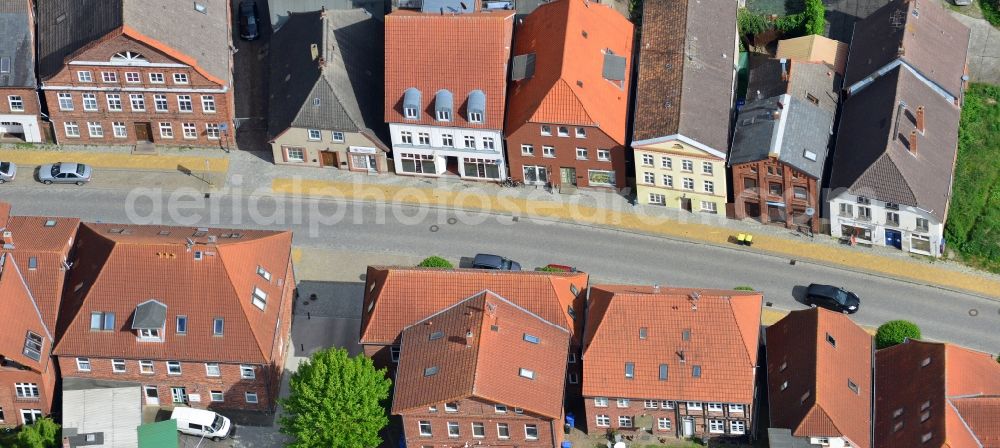 Aerial image Schönberg - Living house building line along the Ratzeburger Strasse in Schoenberg in the state Mecklenburg - Western Pomerania