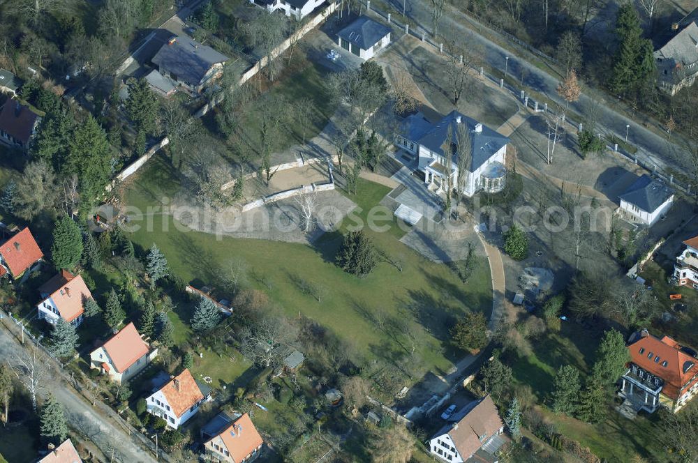 Aerial photograph Berlin - Blick auf das Wohnhaus an der Rosa-Luxemburg-Strasse 24 in 14482 Potsdam-Babelsberg (ehemals ein Haus der Filmhochule Potsdam).