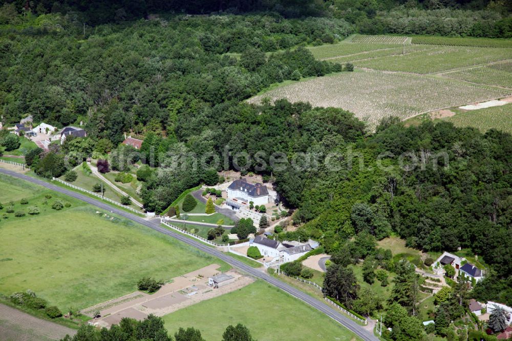 Pocé-sur-Cisse from the bird's eye view: Blick auf ein Wohnhaus an der Rue de Pocé-sur-Cisse im gleichnamigen Ort, im französischen Département d'Indre-et-Loire. View to an tenement at the Rue de Pocé-sur-Cisse in the same-titled village in the french Département d'Indre-et-Loire.