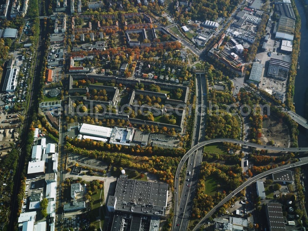 Aerial image Berlin - Residential area on Oberlandstrasse and federal motorway A100 in the Tempelhof-Schoeneberg district in Berlin in Germany. The residential estate is located amidst other residential buildings and company compounds between Oberlandstrasse and the Gradestrasse exit of the city motorway in the South