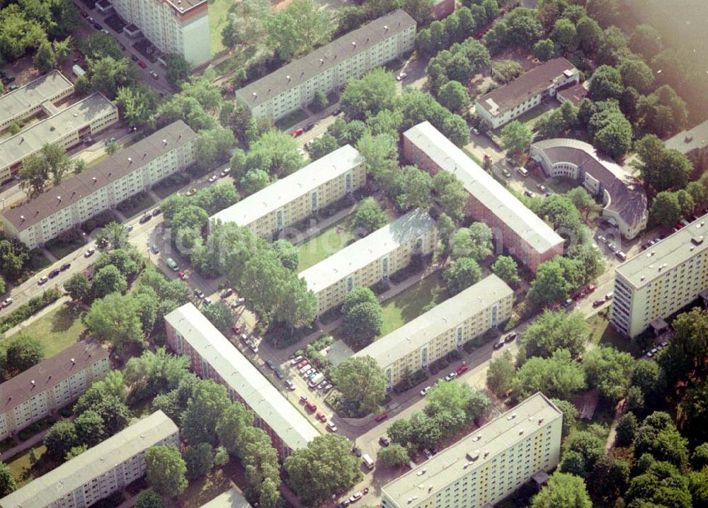 Aerial image Berlin Lichtenberg - Wohnsiedlung der PRIMA Wohnbauten Privatisierungsmanagement GmbH Balatonstraße 33-68 / Moldaustraße 14-30