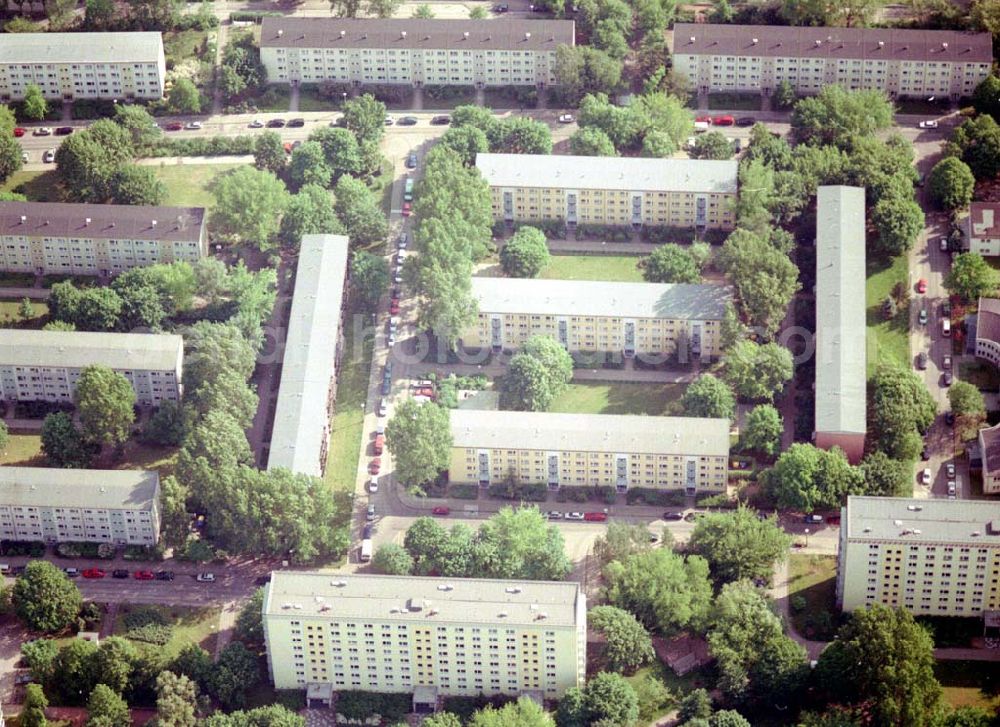 Aerial photograph Berlin Lichtenberg - Wohnsiedlung der PRIMA Wohnbauten Privatisierungsmanagement GmbH Balatonstraße 33-68 / Moldaustraße 14-30