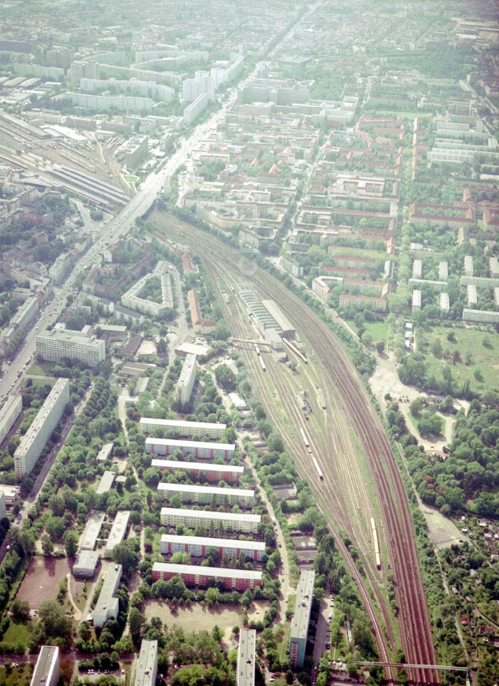 Aerial photograph Berlin Lichtenberg - Wohnsiedlung der PRIMA Wohnbauten Privatisierungsmanagement GmbH Rosenfelder Ring 65-123,