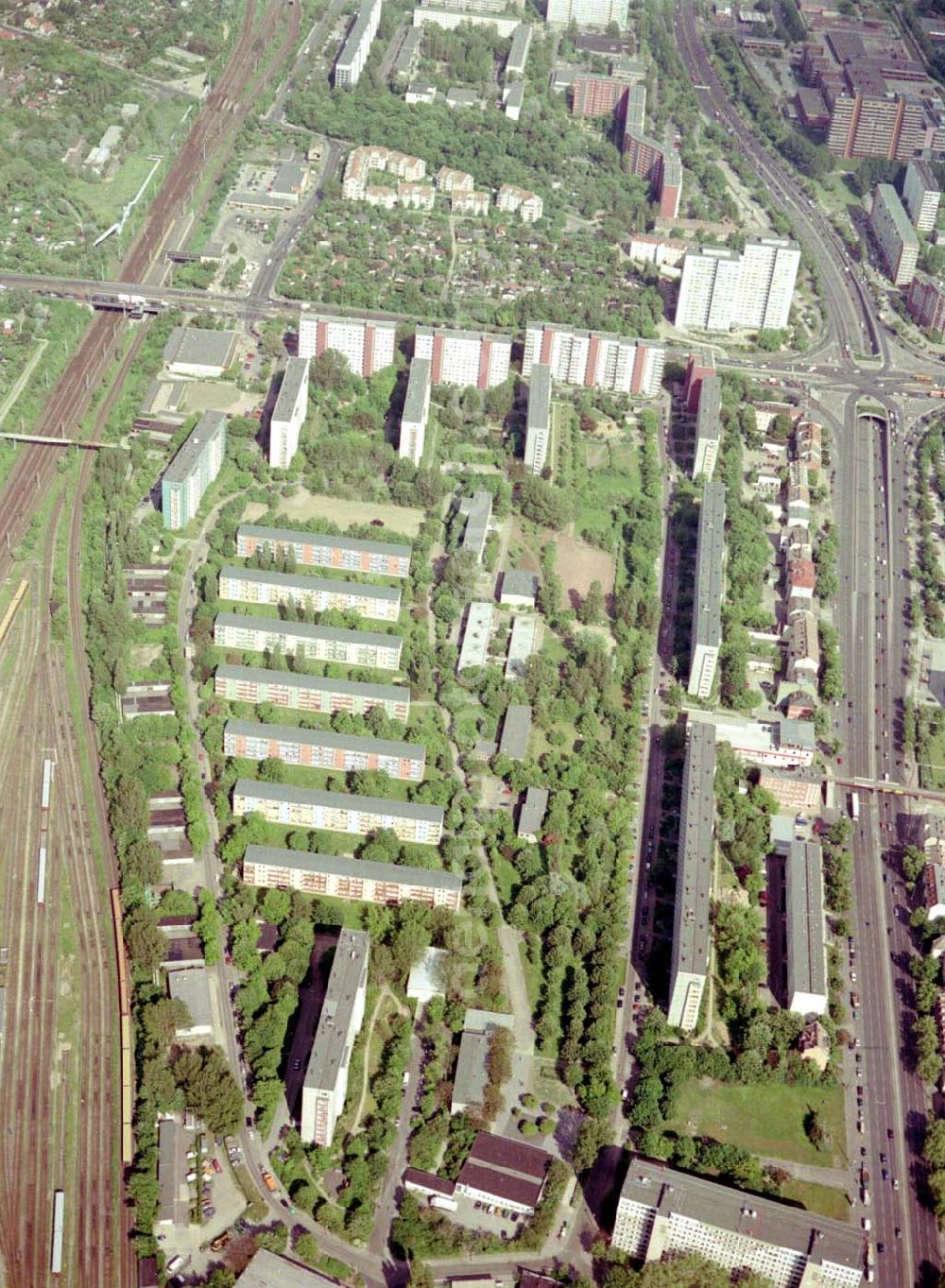 Aerial image Berlin Lichtenberg - Wohnsiedlung der PRIMA Wohnbauten Privatisierungsmanagement GmbH Rosenfelder Ring 65-123,