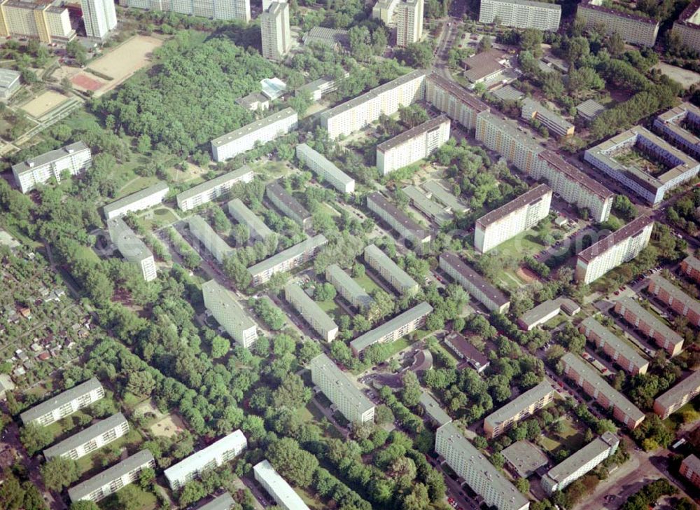 Aerial photograph Berlin Lichtenberg - Wohnsiedlung der PRIMA Wohnbauten Privatisierungsmanagement GmbH Balatonstr. 33-68, Moldauerstr. 14-30,