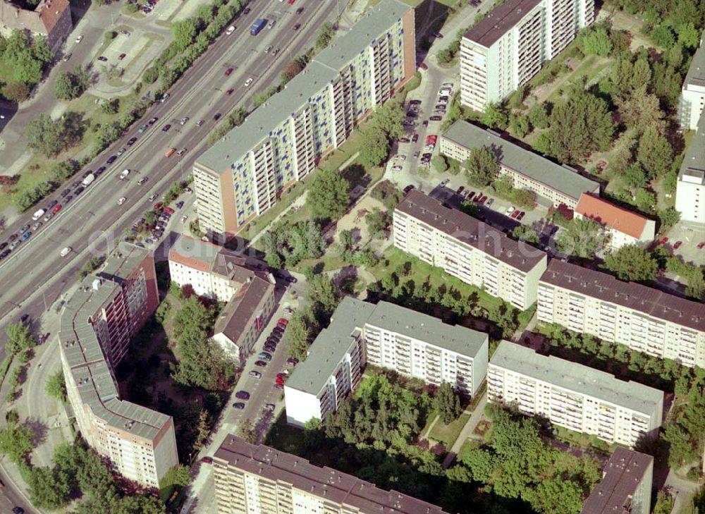 Aerial image Berlin Lichtenberg - Wohnsiedlung der PRIMA Wohnbauten Privatisierungsmanagement GmbH Köpitzer Str. 1-11 + Alt-Friedrichsfelde 44-48,