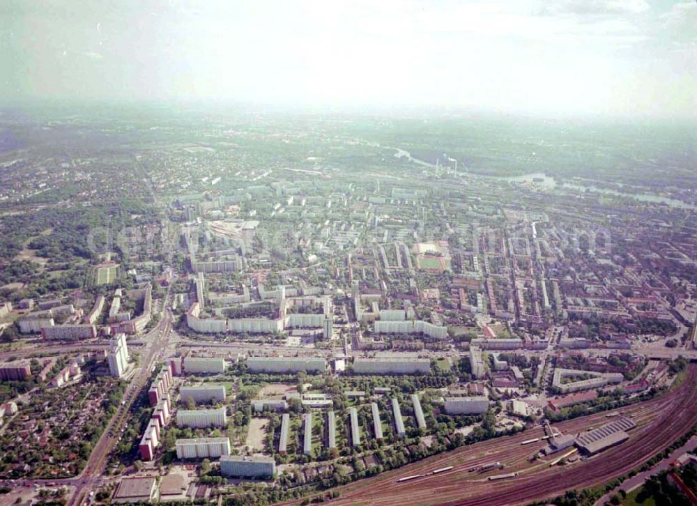 Aerial photograph Berlin Lichtenberg - Wohnsiedlung der PRIMA Wohnbauten Privatisierungsmanagement GmbH Rosenfelder Ring 65-123,