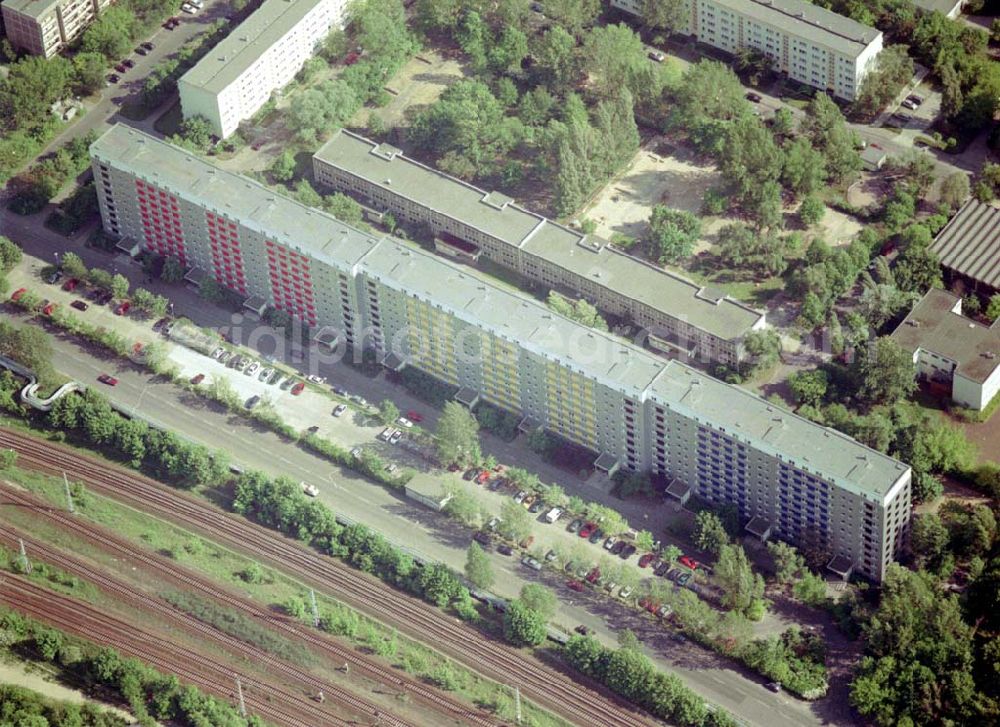 Berlin Lichtenberg from above - Wohnsiedlung der PRIMA Wohnbauten Privatisierungsmanagement GmbH Gensinger Straße 2-22,