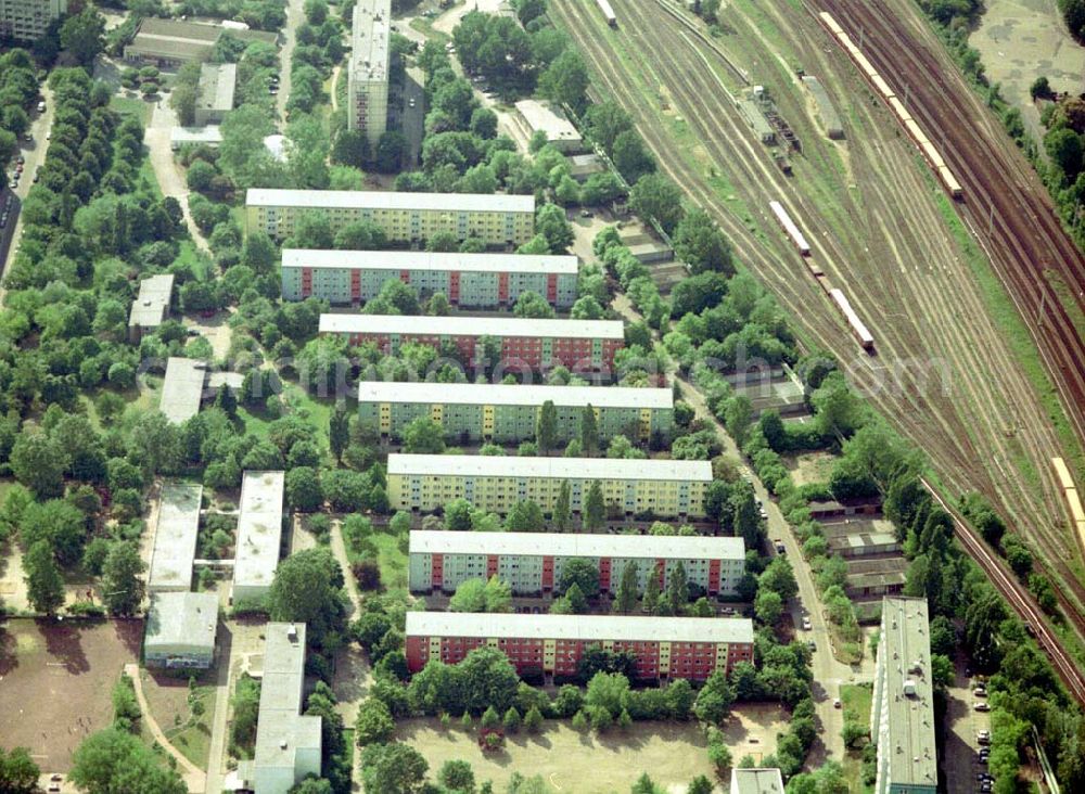 Aerial photograph Berlin Lichtenberg - Wohnsiedlung der PRIMA Wohnbauten Privatisierungsmanagement GmbH Rosenfelder Ring 65-123,