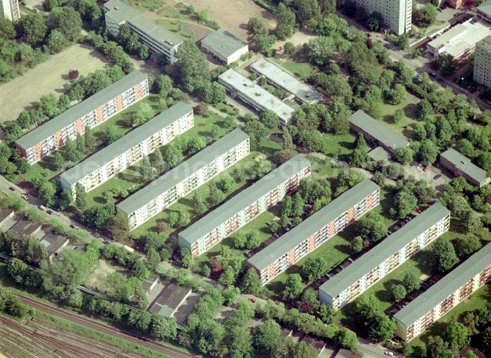 Berlin Lichtenberg from above - Wohnsiedlung der PRIMA Wohnbauten Privatisierungsmanagement GmbH Rosenfelder Ring 65-123,