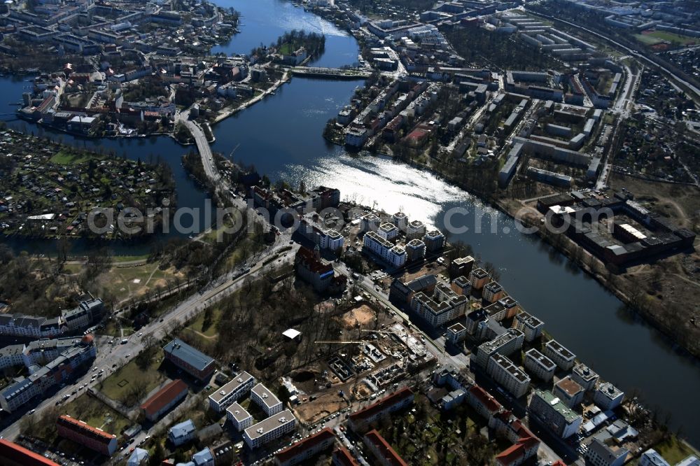 Aerial image Berlin - Wintry snowy residential estate on the riverbank of the river Spree in the Koepenick part of the district of Treptow-Koepenick in Berlin in Germany. The estate includes apartments and flats and is located right on the river on Lindenstrasse