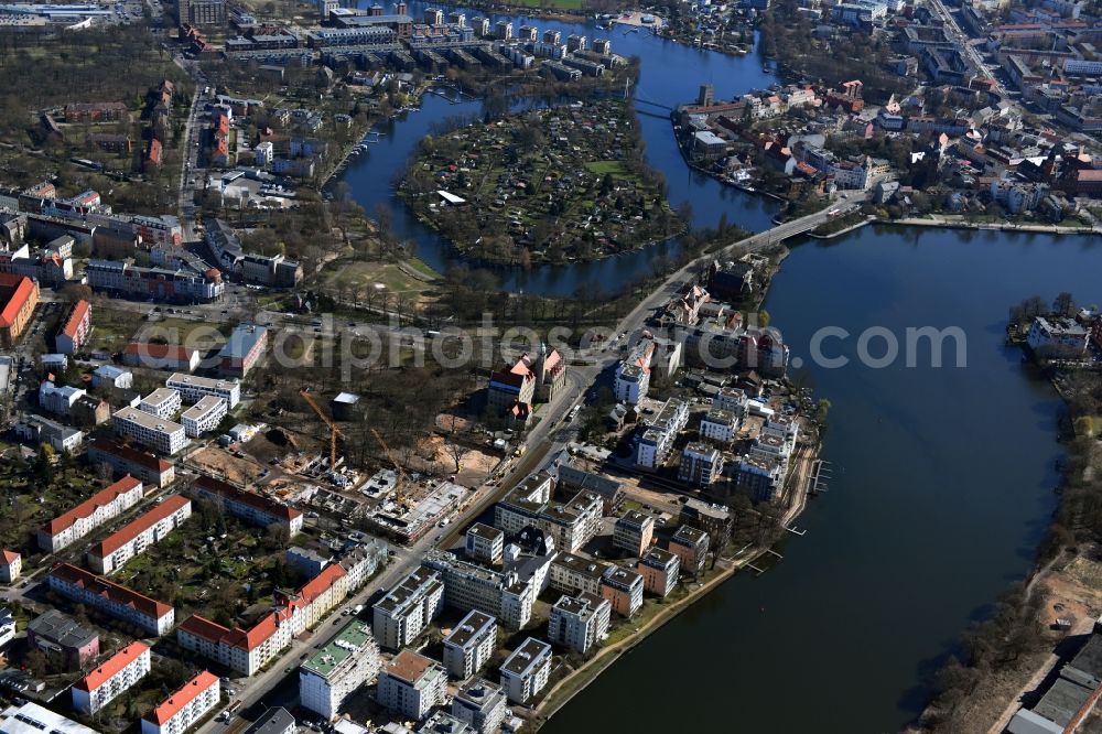 Aerial image Berlin - Wintry snowy residential estate on the riverbank of the river Spree in the Koepenick part of the district of Treptow-Koepenick in Berlin in Germany. The estate includes apartments and flats and is located right on the river on Lindenstrasse