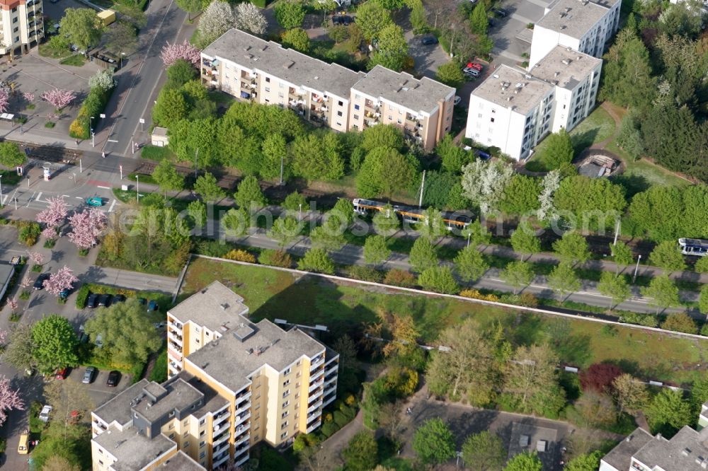 Aerial image Mainz - Residential estates of the Hechtsheim part in the city of Mainz in Rhineland-Palatinate. The district is located in the agriculturally informed South of the state capital and consists largely of residential estates and single family homes. Hechtsheim is the largest district of Mainz