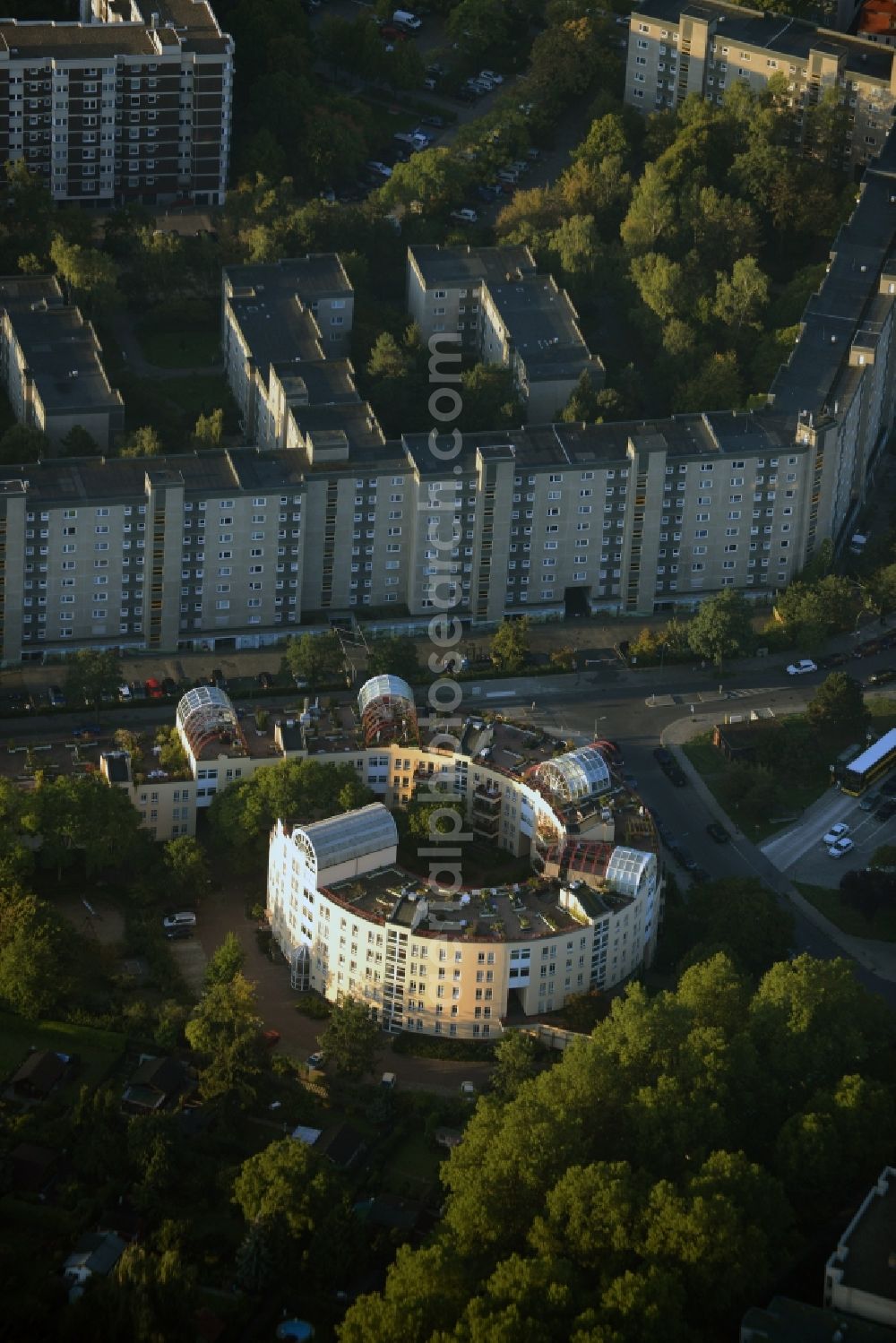 Aerial image Berlin - Residential building complex Snail on Ortolanweg in the Neukoelln part of Berlin. The architectural distinct building is located amidst a residential area with estates