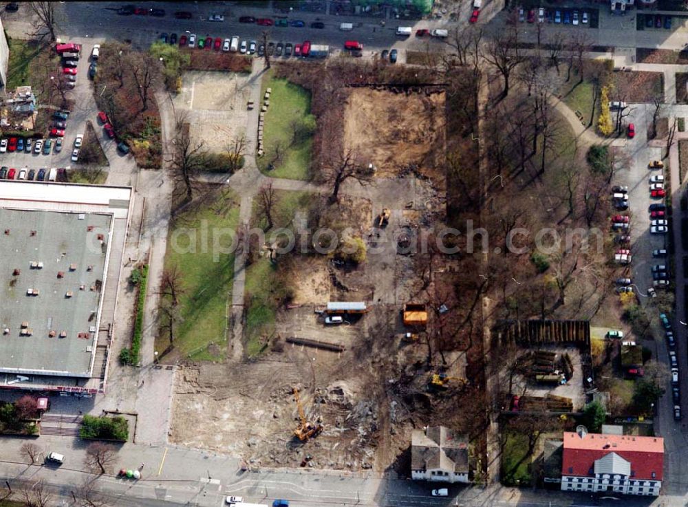 Berlin - Pankow from above - Wohnhausneubau an der Rathausstraße in in Berlin-Pankow. 18.03.02