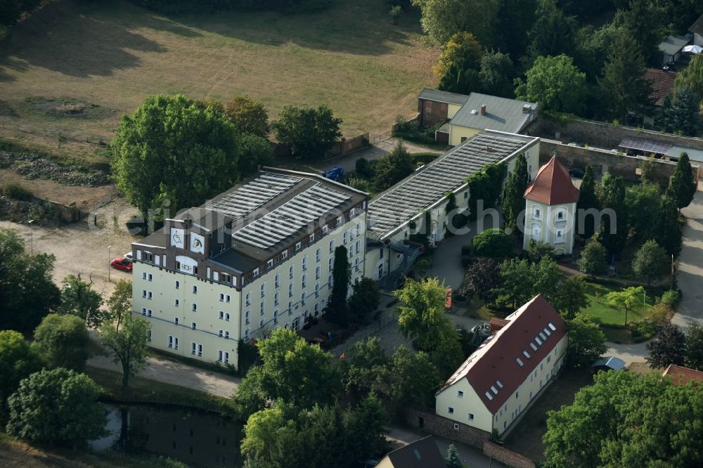 Zehringen from the bird's eye view: Home for disabled people Gut Zehringen in Zehringen in the state of Saxony-Anhalt. The estate and premises are located on site of a former agricultural mansion in the center of the village