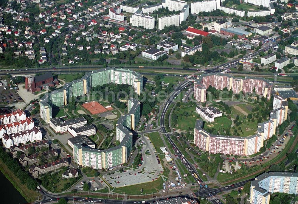 Wroclaw (Polen) from the bird's eye view: Blick auf die neuzeitlich geprägten Wohnhochhäuser (Plattenbauten) an der Ul. Ba?tycka im nödlichen Stadtteil Psie Pole in Wroclaw.