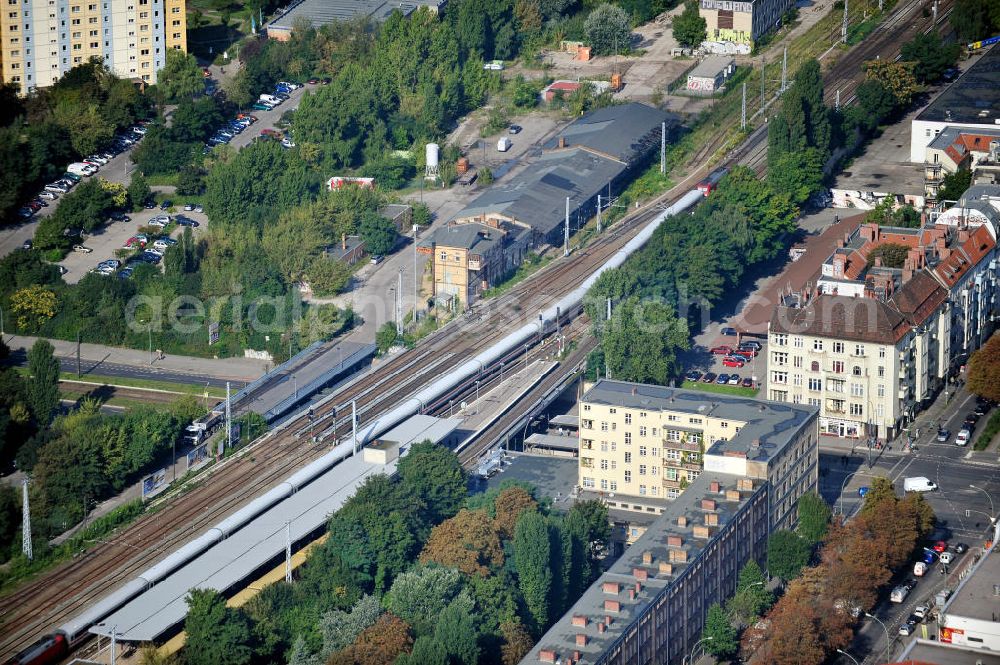 Berlin Prenzlauer Berg from the bird's eye view: Wohnhäuser / Mehrfamilienhäuser am Bahnhof Greifswalder Straße in Berlin-Prenzlauer Berg. Blocks of Flats at the train station Greifswalder Strasse in Berlin-Prenzlauer Berg.