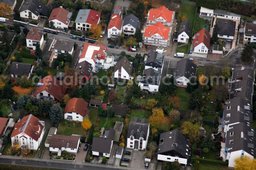 Aerial photograph Mainz - View of the Laubenheim part of Mainz in the state of Rhineland-Palatinate. The district consists of historic residential and business buildings as well as estates and appartment blocks. It is located on the riverbank of the Rhine, in the South of Mainz, and is partly surrounded by fields and agricultural land