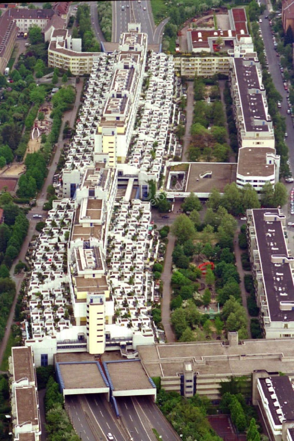 Aerial photograph Berlin / Schöneberg - Wohnhäuser Detmolderstraße Schöneberg